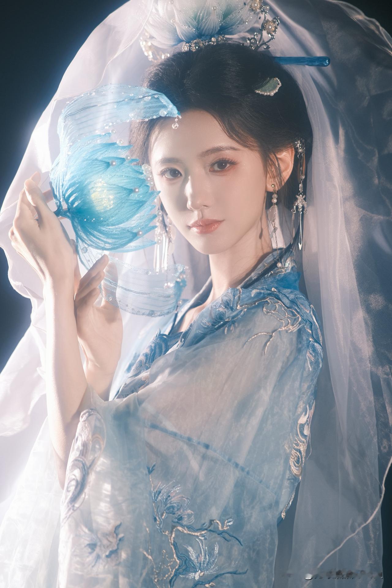 张婉莹分享图片