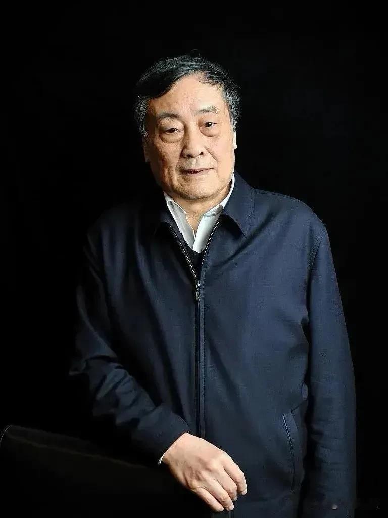 一个是衣着朴素，整天穿着布鞋，却在美国有私生子的民营企业家宗庆后；另一个是生活奢