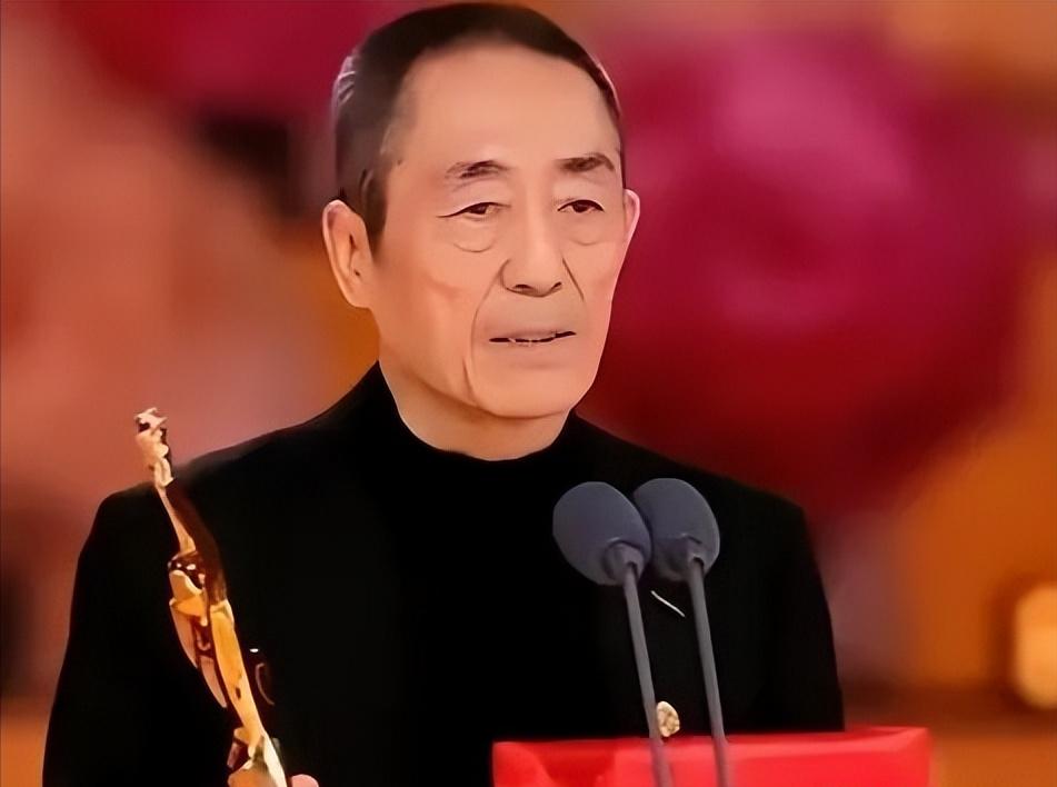 百花奖全网直播现场出现尴尬一幕 ，76 岁的张艺谋，昨晚在百花奖现场，脸都快僵了