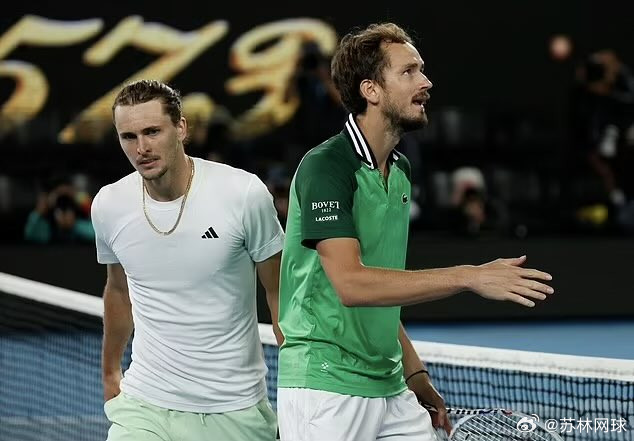 问：是梅德韦杰夫拿第二个大满贯的可能性大还是兹维列夫拿首个大满贯的可能性大?个人