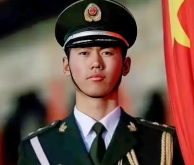 ·谁也没想到，曾经被称为“最美升旗手”的退役军人张自轩，竟然放弃了令人羡慕的“铁