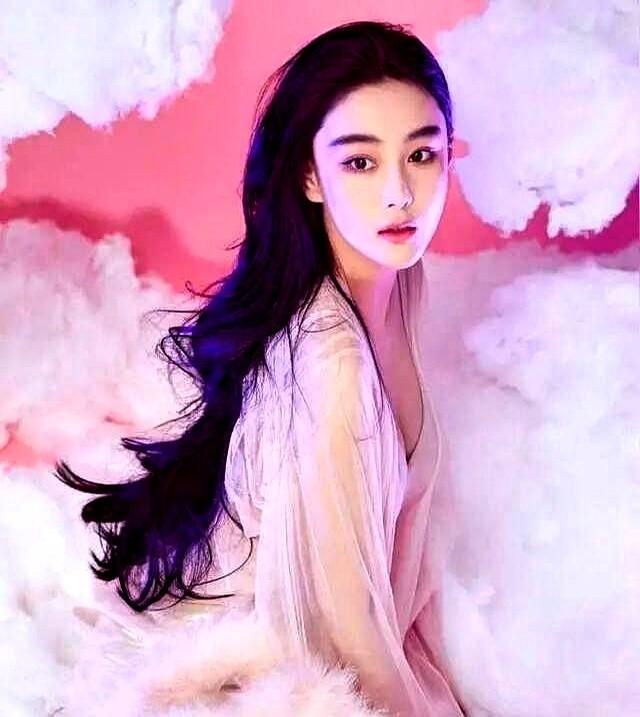 张馨予这状态，真是藏都藏不住啊。12月9号晒出的话剧课日常，整个人素颜还是活