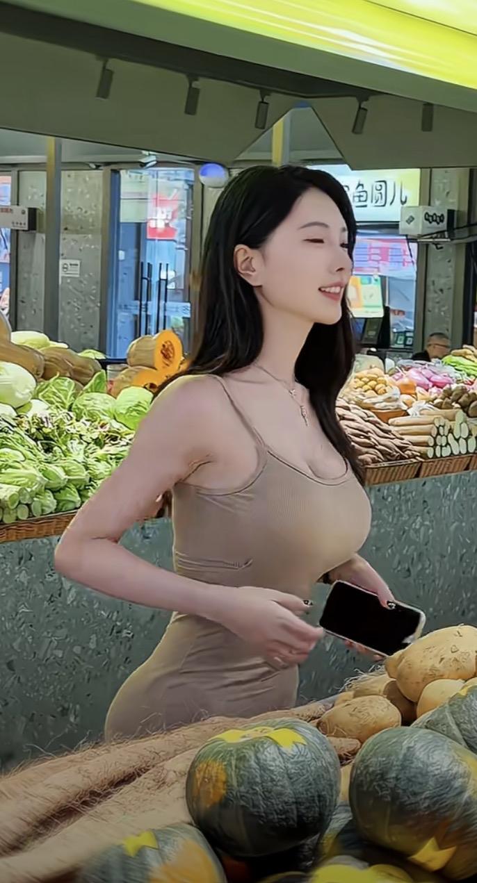 买菜遇见的，犯规身材