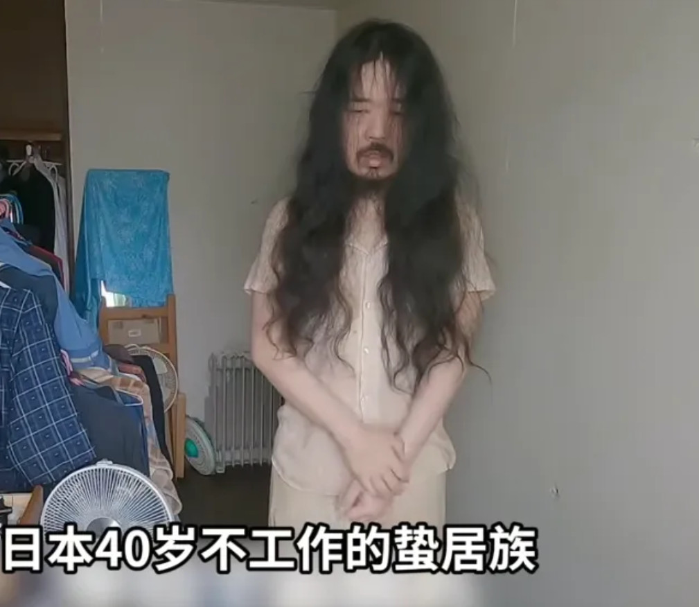 在岛国日本有这样一群人，他们不工作、不出门、不见人，每天不是睡觉就是打游戏，偶尔