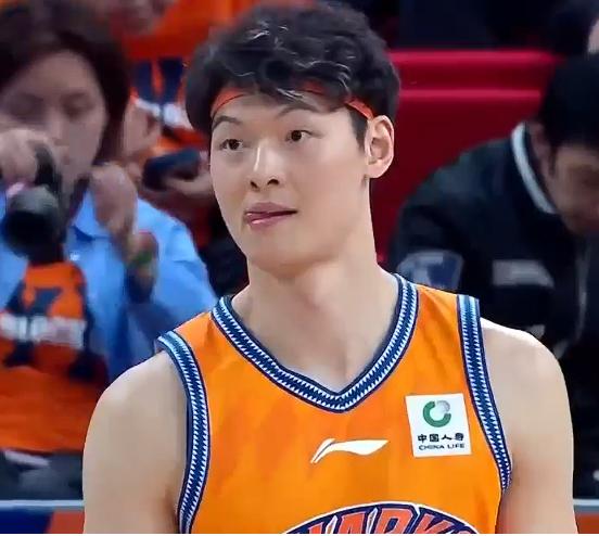 疯狂20连胜！上海90：89广州，张镇麟再现神抢断，王哲林一球未进！4月15