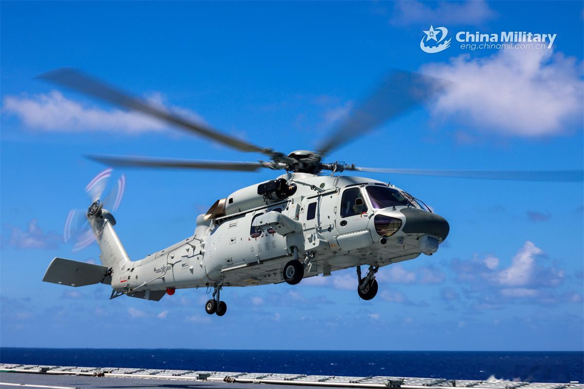 Z-20J和Z-8C随海南舰出海演练