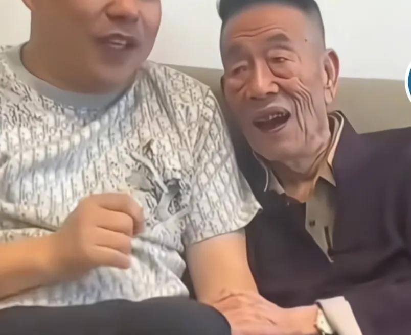 杨少华是被累死的实锤了，网友扒出杨少华生前跟他儿子的一段对话视频。杨少华的儿子问
