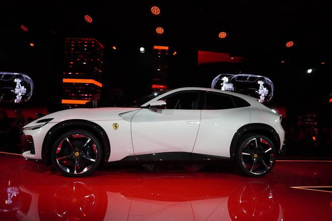 四门/搭V12法拉利首款SUV不得不说太诱人啦~汽车