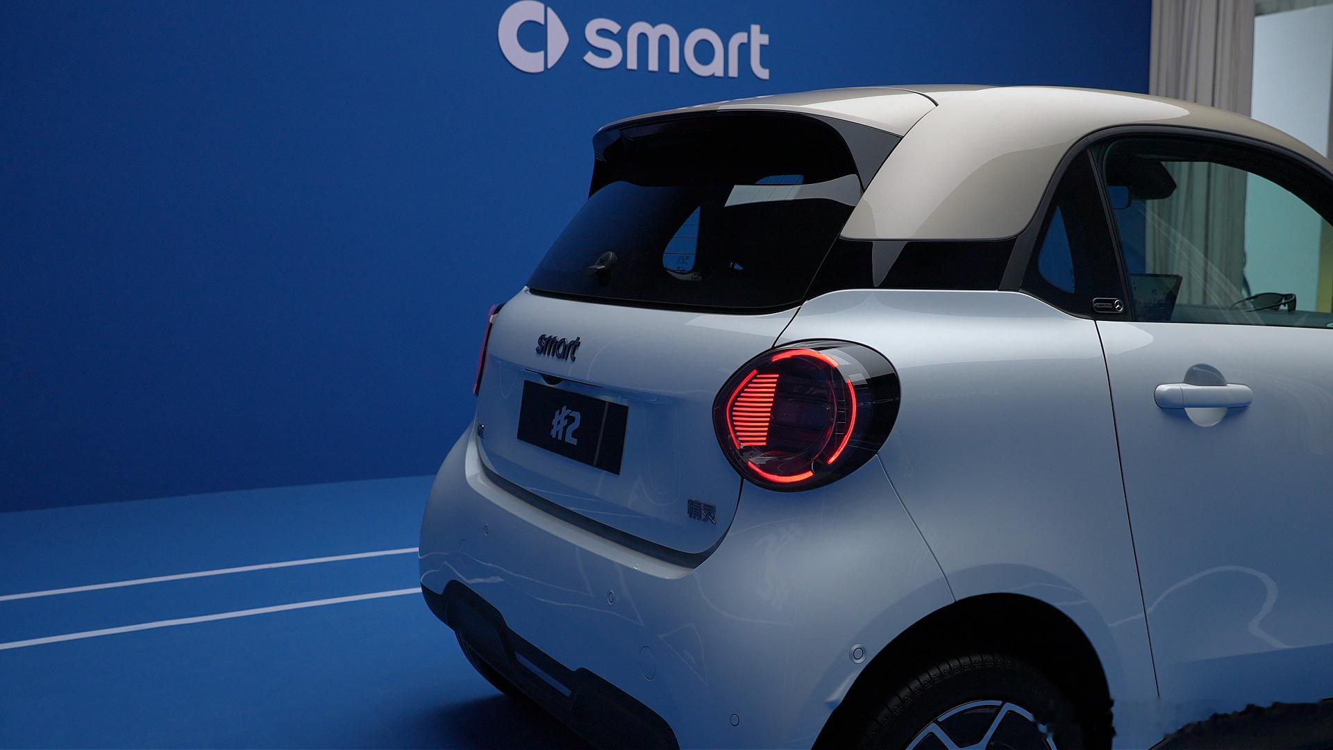 这次全新smart精灵2号在巴黎车展全球首秀，讲几个有意思的点1.巴黎首