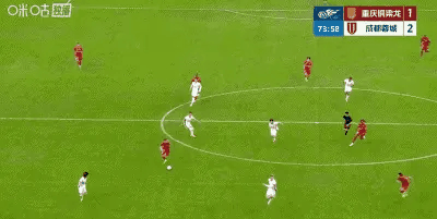 反击从南波赛文开始！重庆反击第一球，韦世豪要背一点锅，就是他下铲没够到，让肯帕努