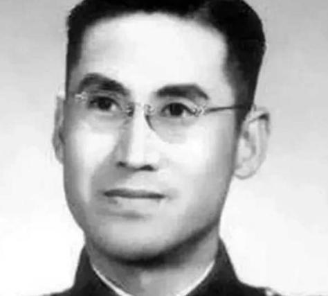 1947年，中共卧底叛变，他主动向中统特务长官自首，说自己是地下党，还说出了许多