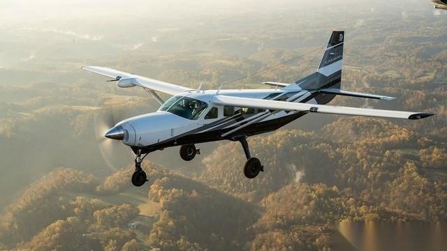 谁能想到，菲律宾这次来黄岩岛闹事，竟然没动用军舰或者战斗机，而是开了两架民用的小