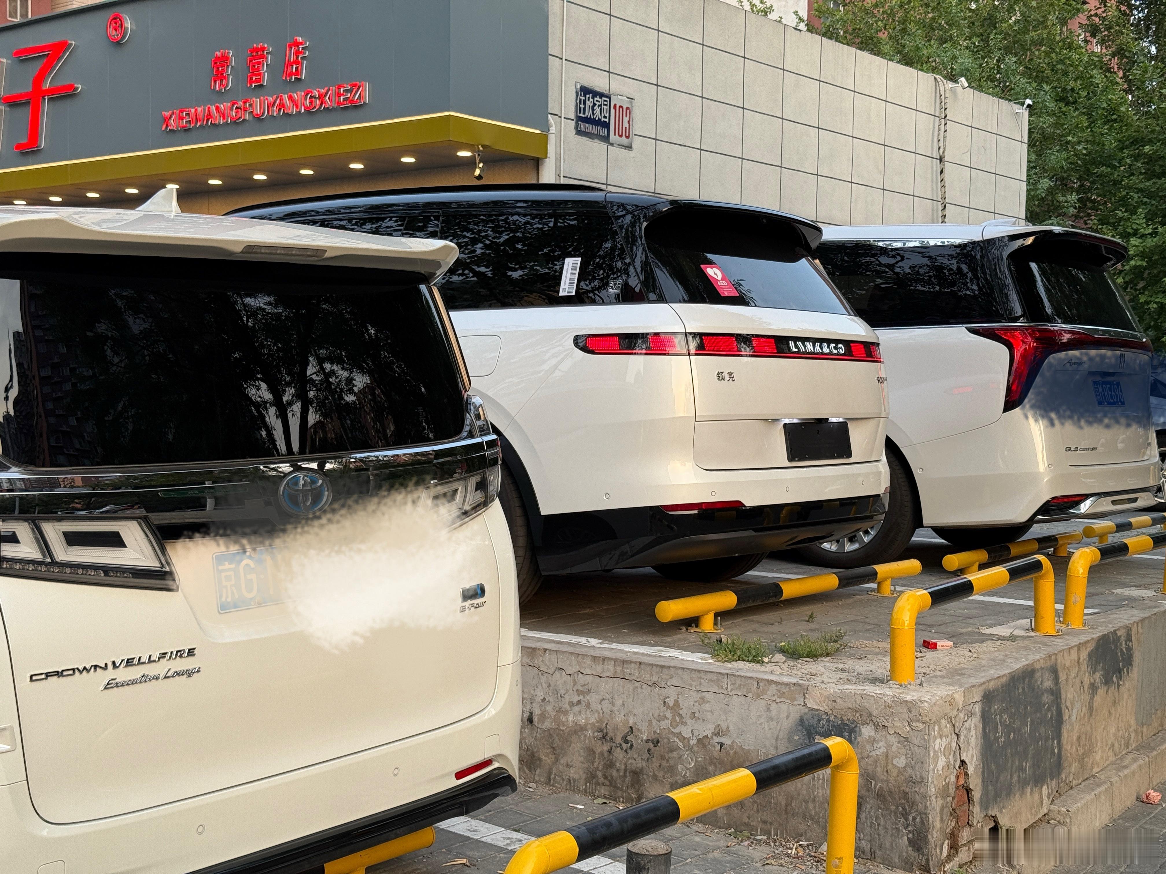 坐上车主的领克900了！摆商务大佬旁边很合群！这大对座家用也巨爽，底盘比试驾时候