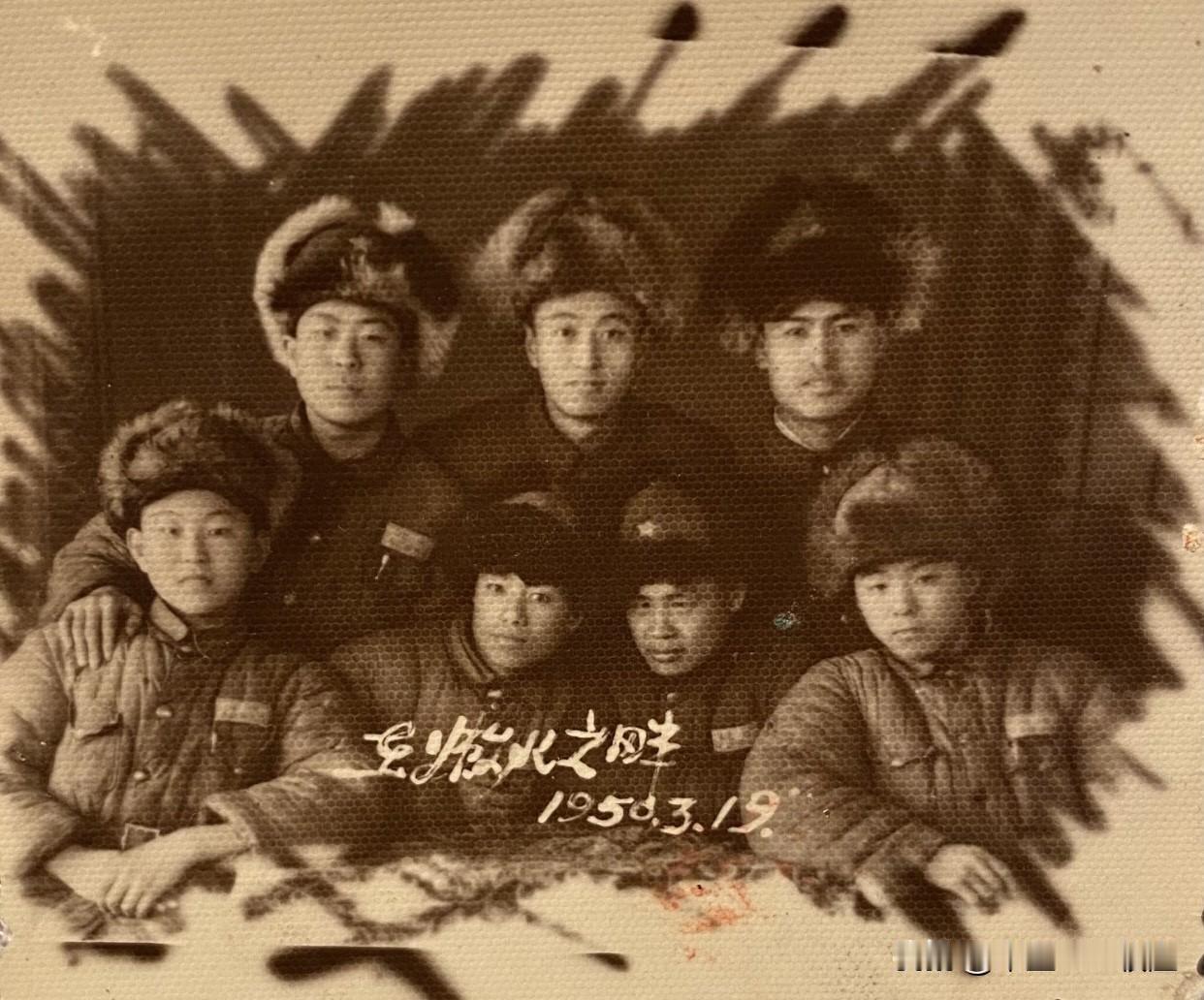知道戴“狗皮帽子”的军人是哪支部队吗我岳父影集里的一张旧照片，勾起了我