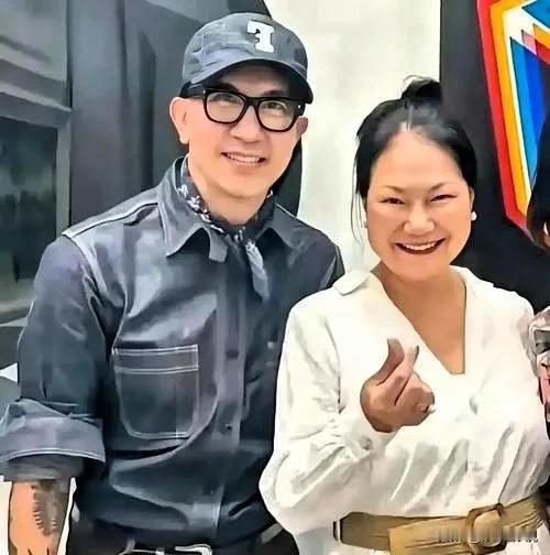 老妈夸女婿搞雕像纪念去世儿媳网友嘲讽阴阳怪气真无奈最近网上有人发消息说，S妈