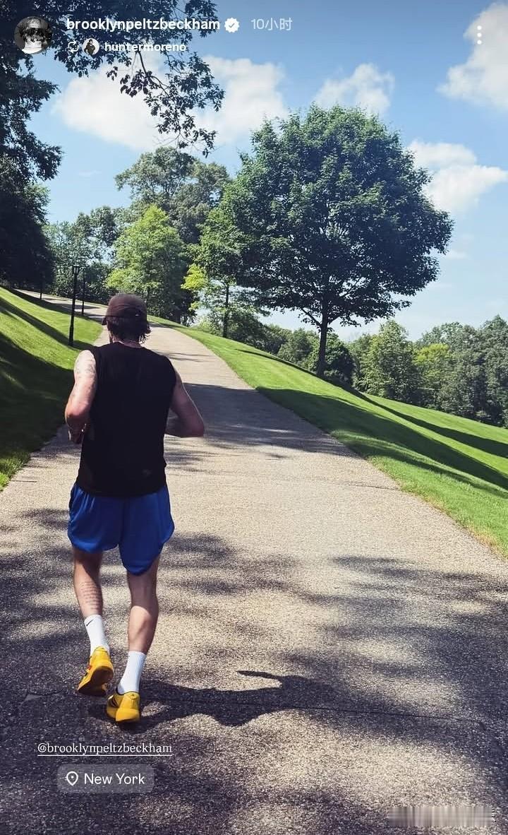 小七拜访哥哥布鲁克林·贝克汉姆加州比佛利山庄的住所“吃闭门羹”后，大布在Inst