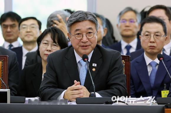 韩国政府又搞大动作！折腾31年！韩国核心部委大举迁出首尔，近万公务员被迫搬家