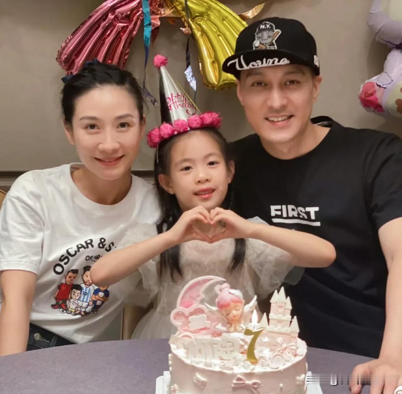 安陵容在剧中婚姻不幸福，没想到现实生活中，她也离婚了，23年9月，他们夫妻还一起