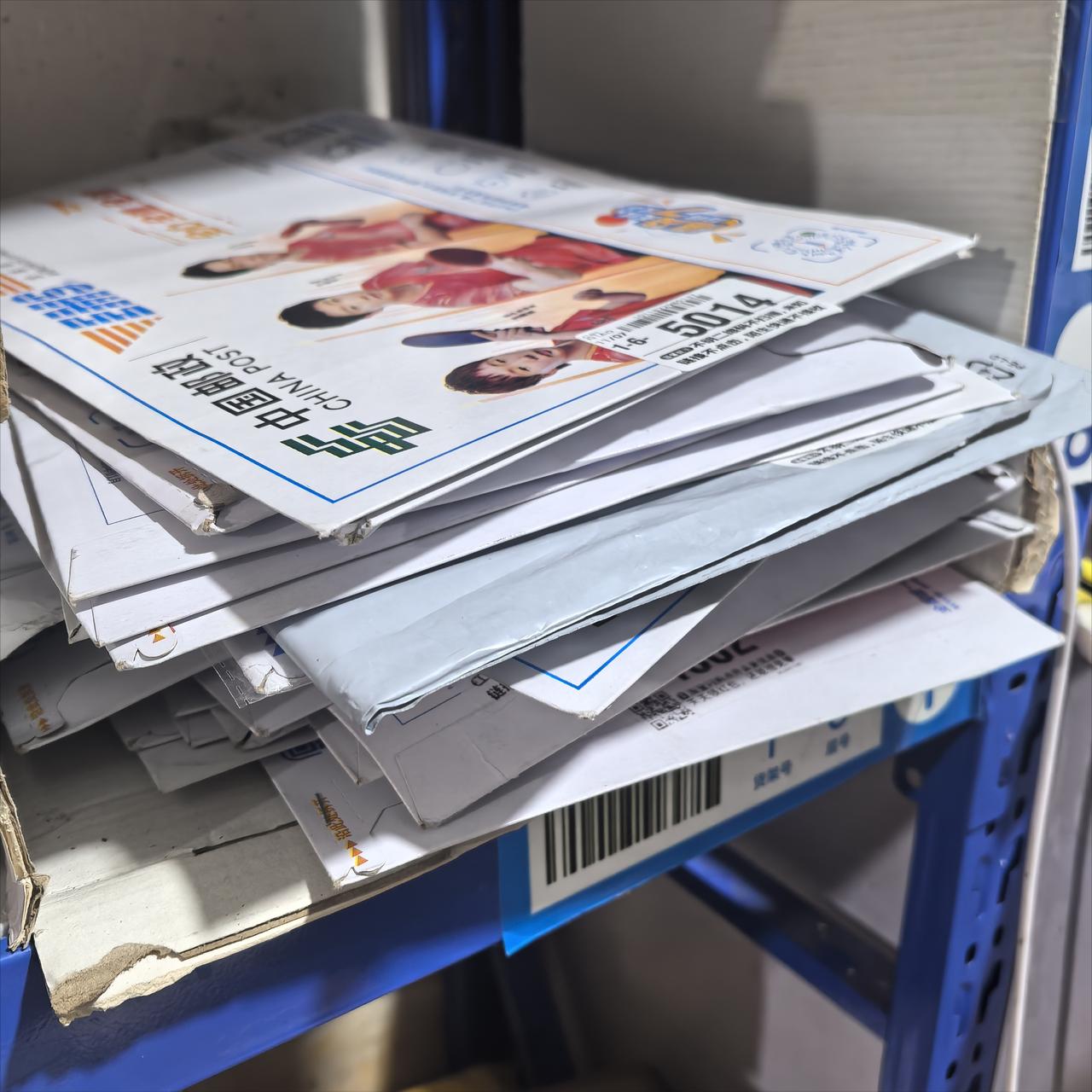 EMS再不改，真没人用了。周一总部给我打电话，上周给我寄了一个紧急文件，让查