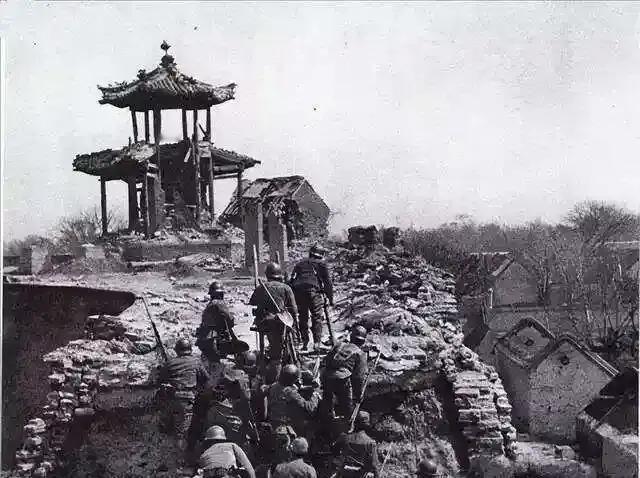 在1938年的滕县保卫战中，川军以3000多兵力死守了3天，最终全军覆没，师长王