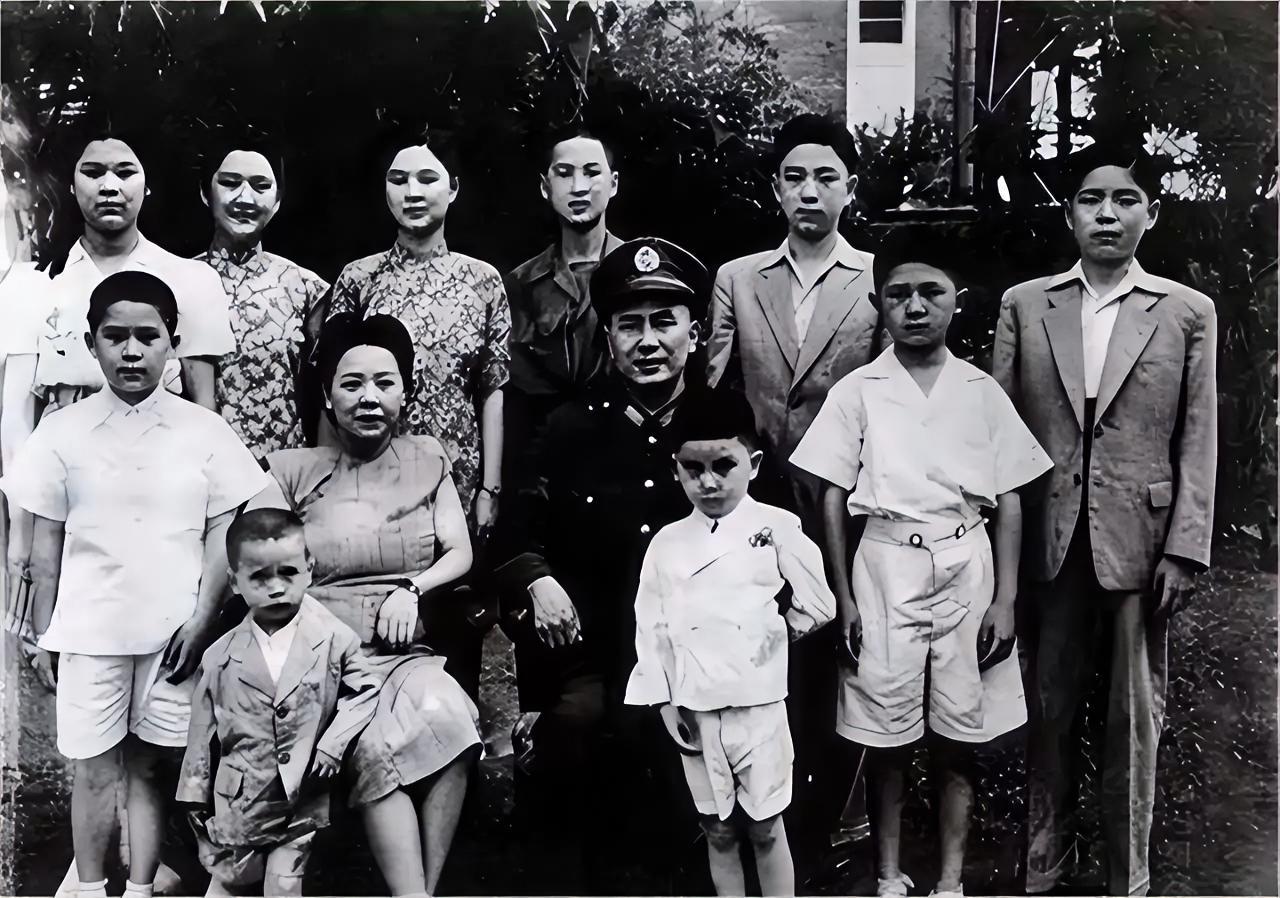 1930年10月，白崇禧的副官许辉看长官寂寞，把未婚妻王氏送来伺候白崇禧。没想到