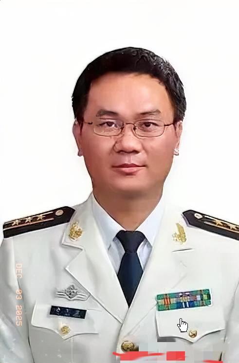 后继有人，中华有为！11月5日，我国首艘搭载电磁弹射系统的航母—福建舰正式交付