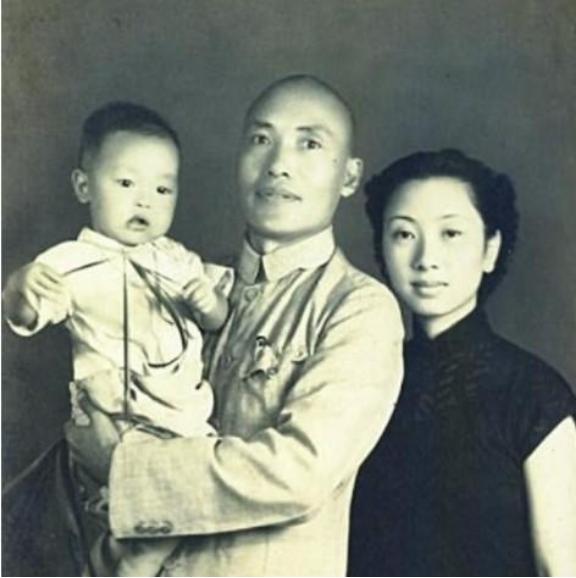 1936年，一名国民党中将跟随红军走完长征，谁知等到了延安，毛主席却对他挥了挥手