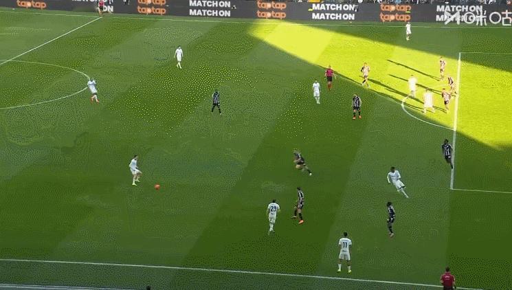 发现了没？国米打莱切和打乌鸡的两个进球，过程几乎完全复刻！！同样是杰林斯基大师级