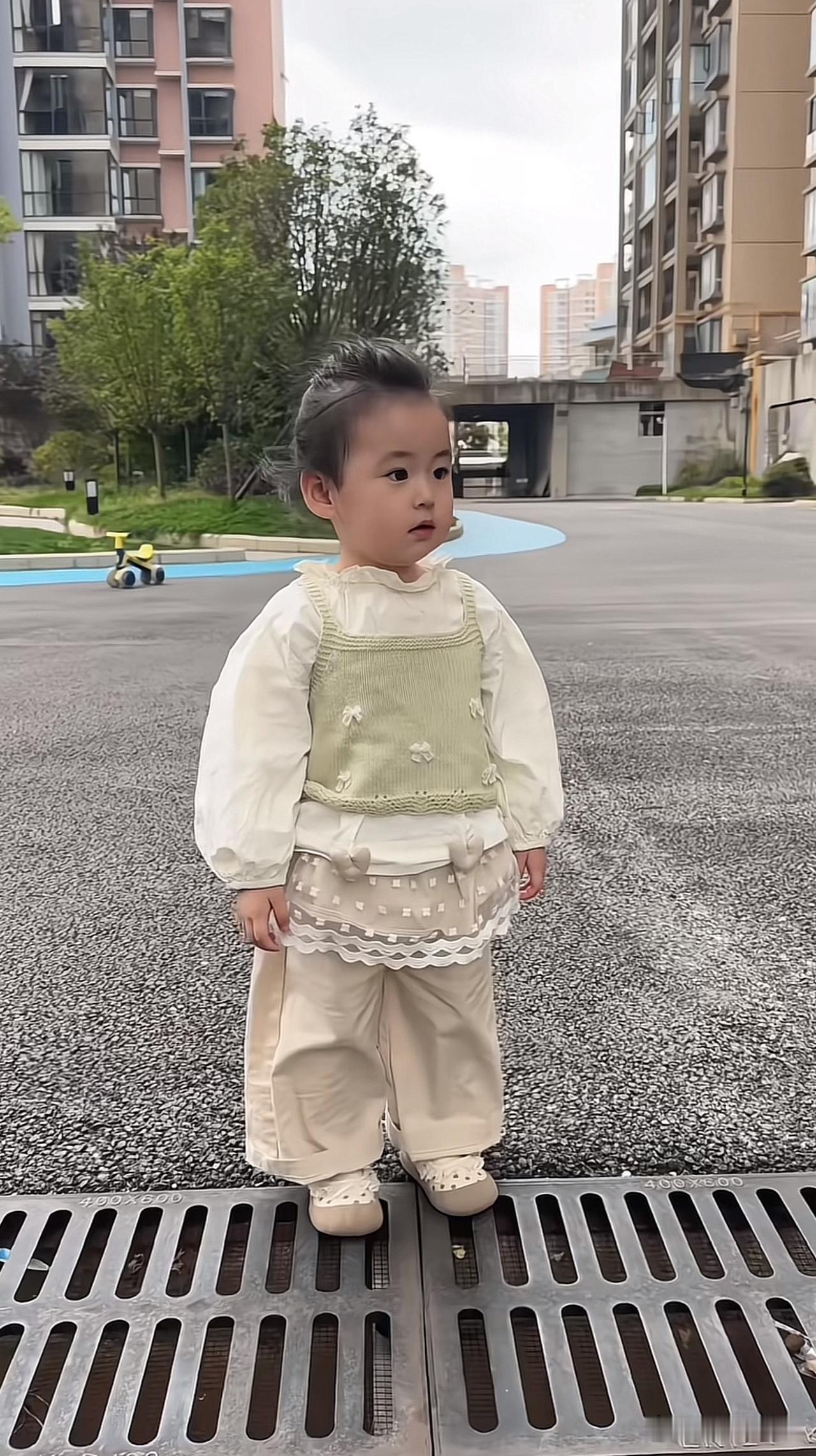 谁家宝宝这么可爱，没人要，我就抱回家了…