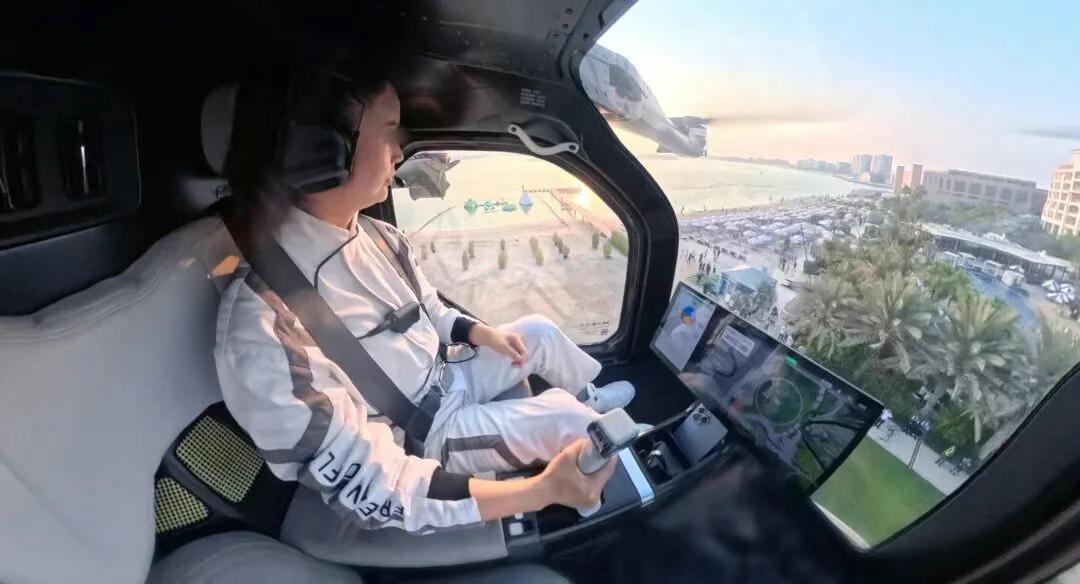 中国“陆地航母”，狂揽迪拜土豪12亿前段时间，小鹏汇天在迪拜举办“陆地航母”首场