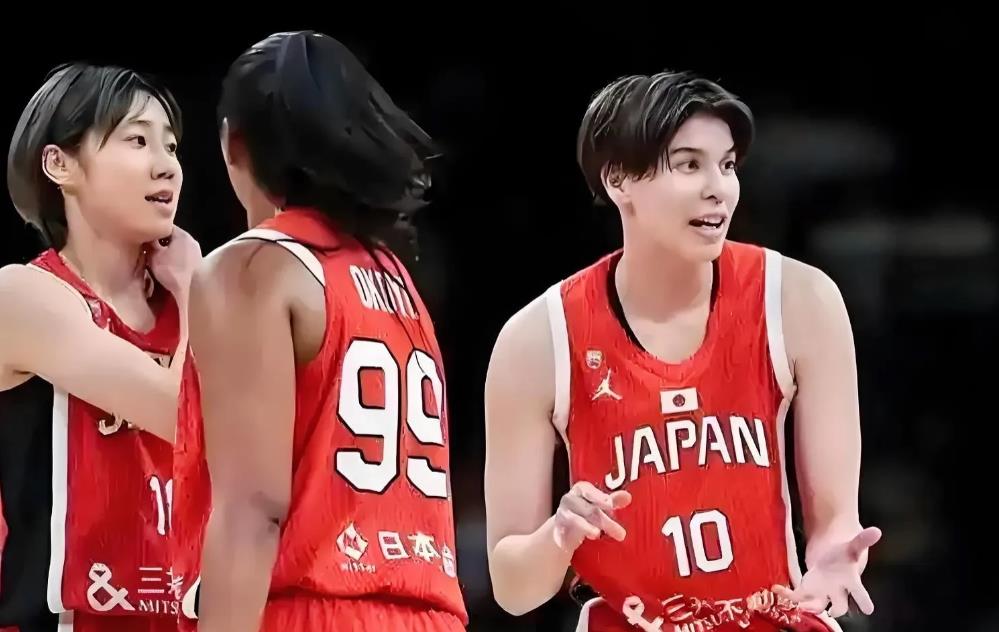 对阵中国女篮的热身赛，日本女篮连遭两败，输得可谓是一场更比一场惨，说句实在话，还