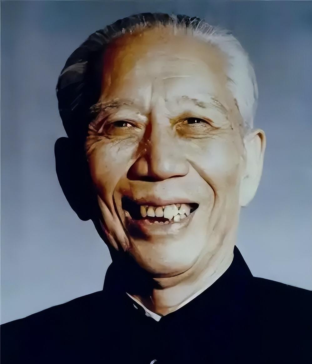 1957年秋，中国代表团出发前，周总理板着脸下了死命令：“到了日本，谁都不准买他