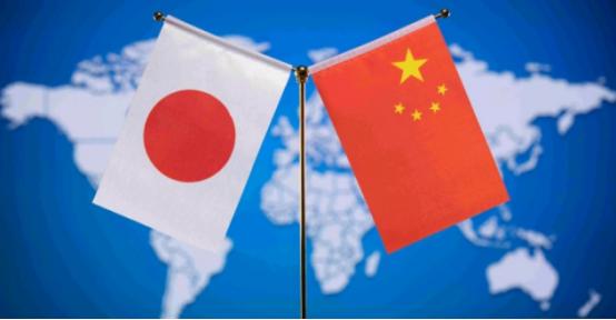 日本右翼分子西村幸祐写到，日本传统媒体不会报道，但中国正在走向“内部崩溃”。当下