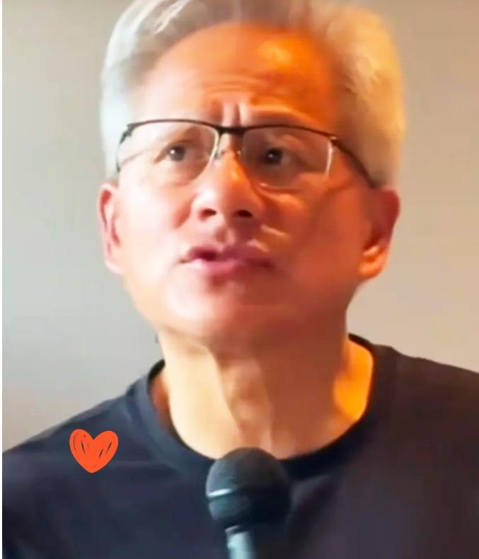 黄仁勋被问"身价万亿还有什么梦想"，一句话点醒无数人。当主持人问黄仁勋，现在