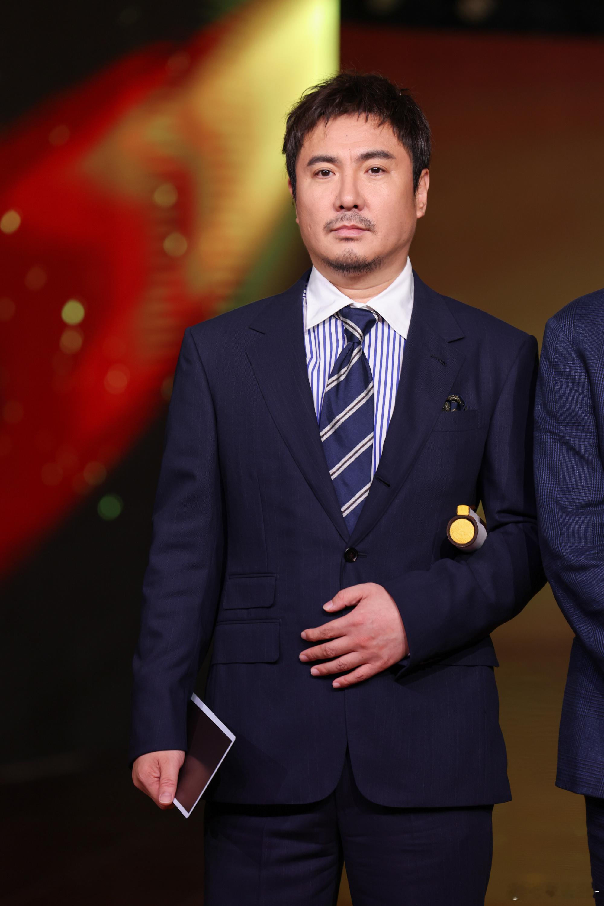 百花奖卡了沈腾10年。5次被百花"戏耍"1️⃣2016年百花奖《夏洛特烦恼》掉提