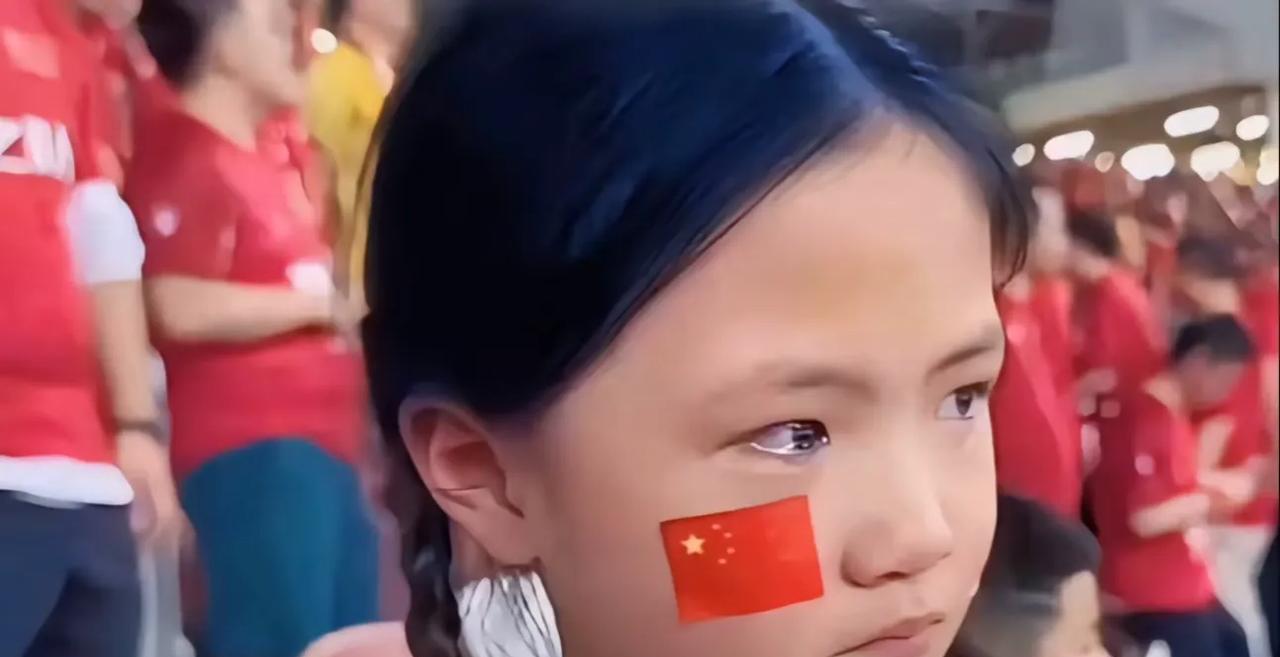 镜头一：常州小球迷的哭泣镜头二：常州队主教练雨中抱头跪地镜头三：常州球员眼神