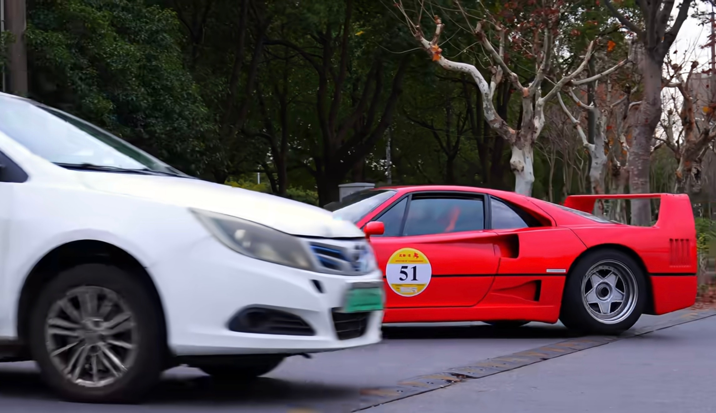 网上看到的图，出现在了上海街头，兄弟们这属于行走的什么？