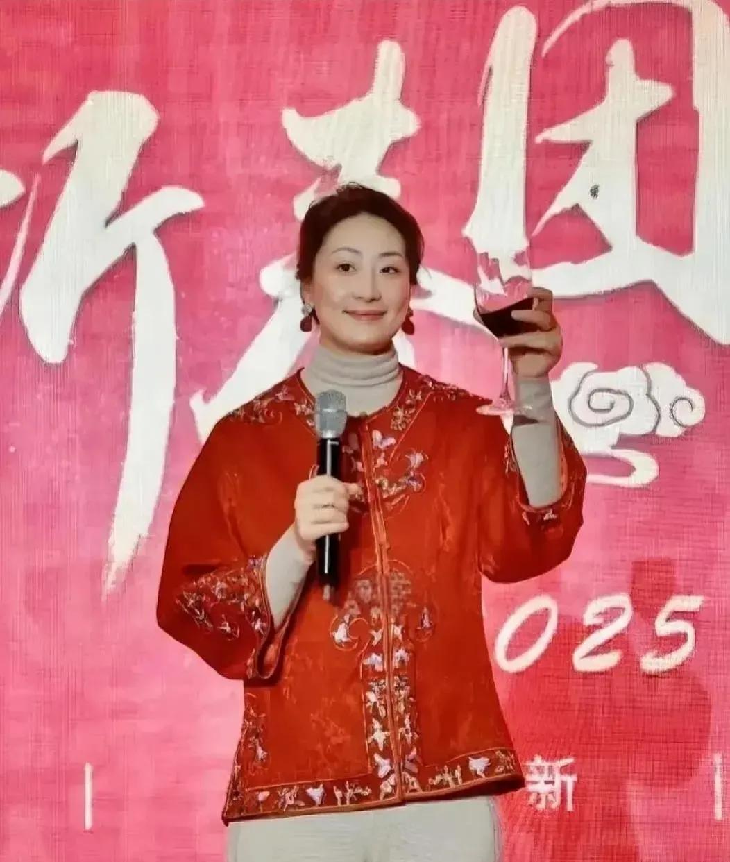 宗馥莉可以提前开香槟了这一次娃哈哈家产大戏，她已经赢了，不是因为她长得漂亮