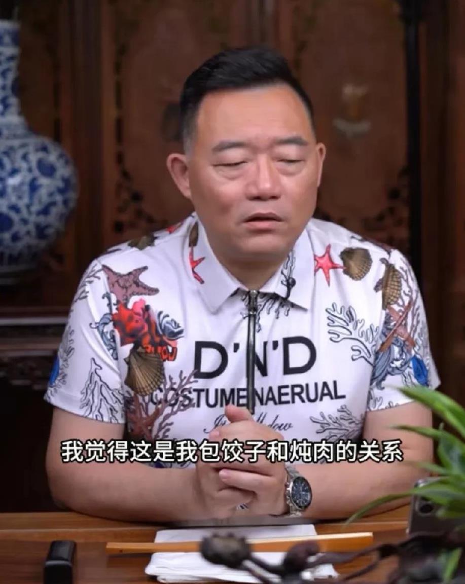 彻底不装了，摊牌了。郑好说了，谁也不能指责他直播带货，他的日子他做主，别人无权干
