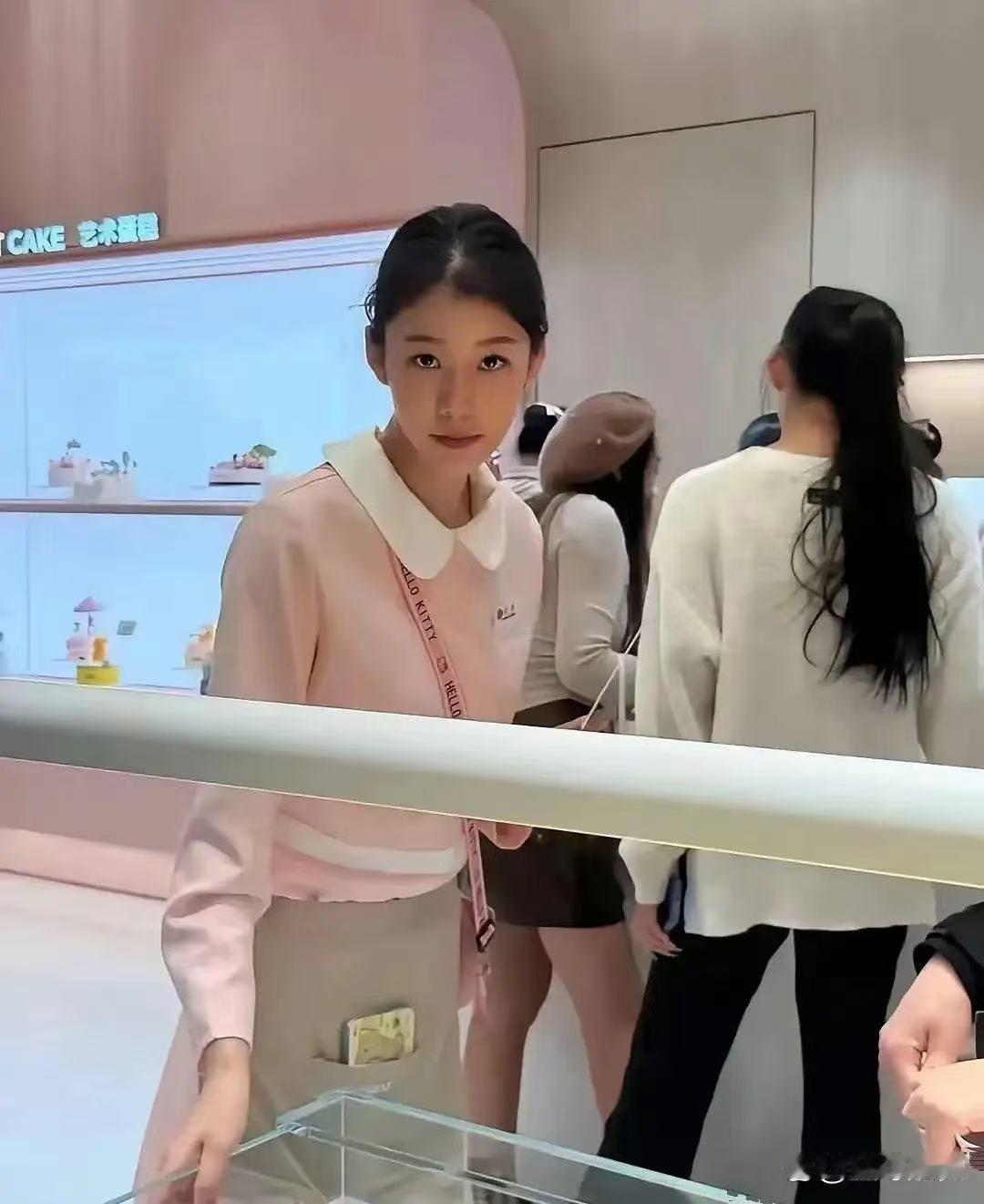 好利来真是被餐饮跨界的服务行业天花板。