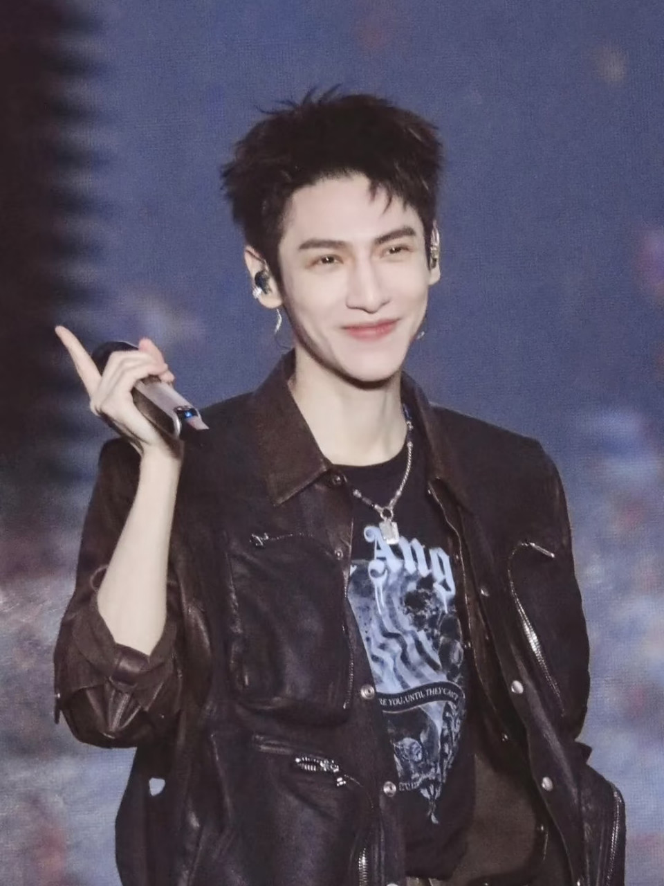 罗云熙说自己没有转型焦虑罗云熙对自身定位格外清醒，坦言古装适配自己，拒绝博流量式