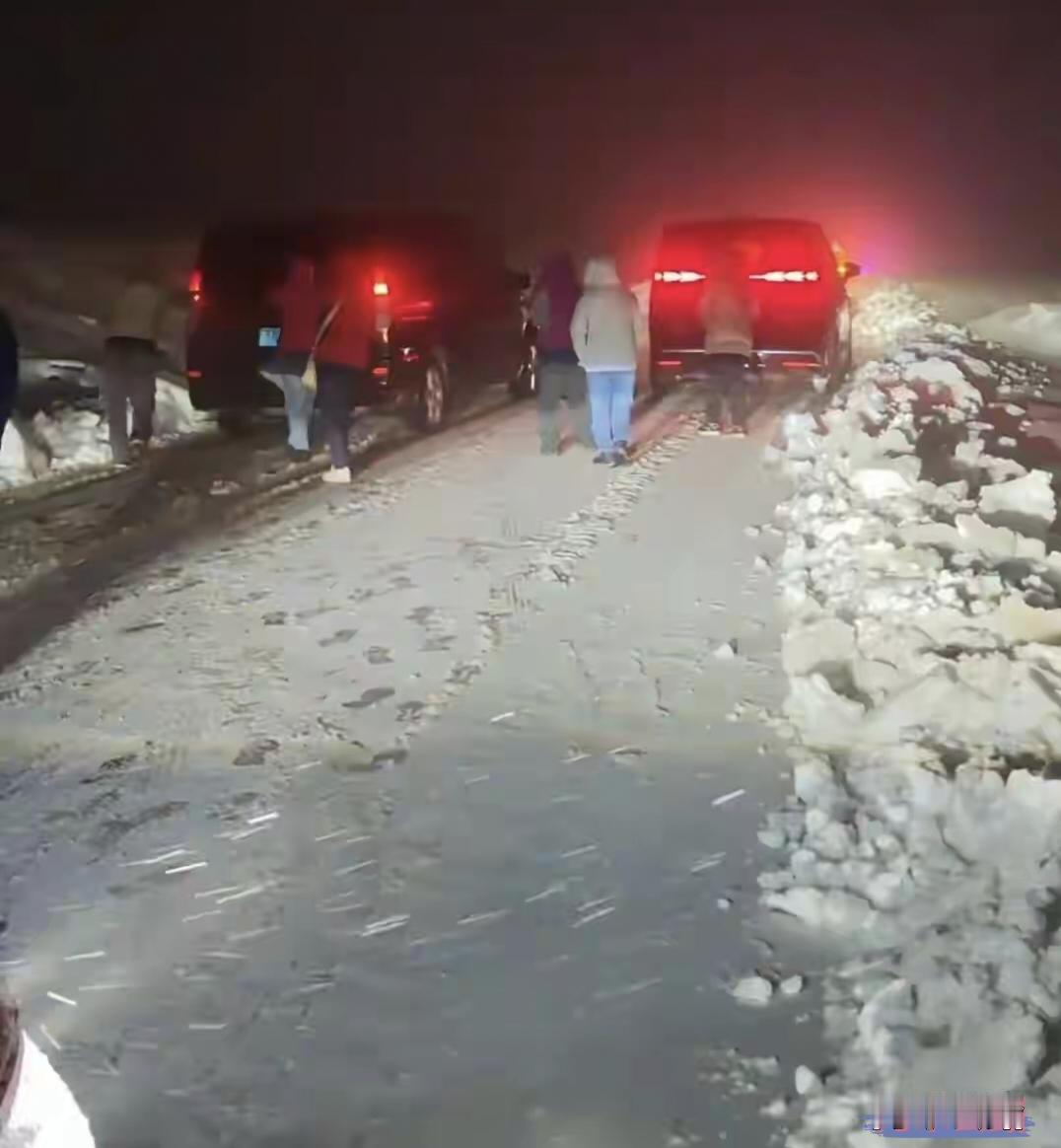 国庆多地被大雪“突袭”，有人看仙境有人遇囧途国庆第一天，新疆、西藏、青海突