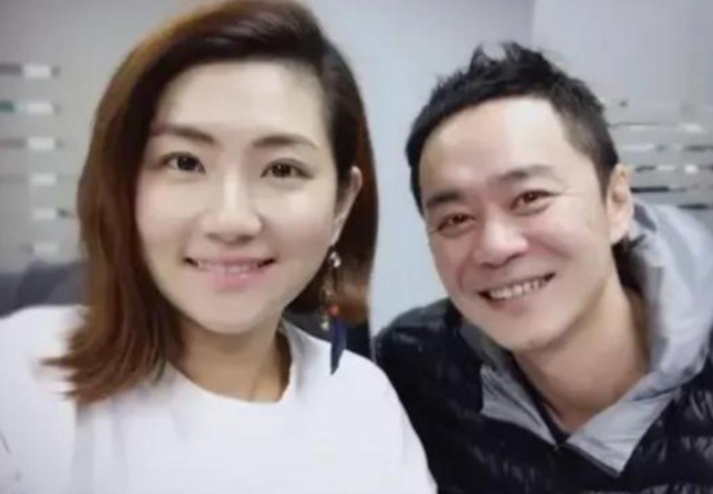 ]2010年，任家萱拍戏时意外烧伤，未婚夫张承中不仅没抛弃她，还高调地娶了她，结