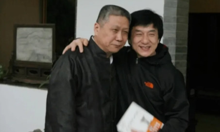 那年，主持人问马未都：“要是成龙将自己四合院里价值几亿的收藏全部给您，您会要吗？