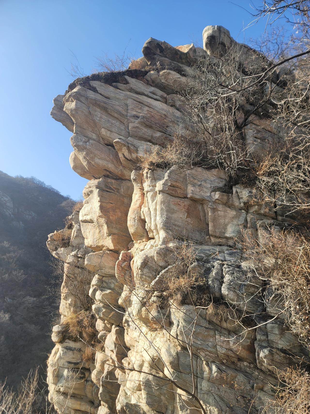 爬山的时候碰到小庙应该去参拜一下嘛吗？前几天写的一篇爬山遇险经历的文章得到很