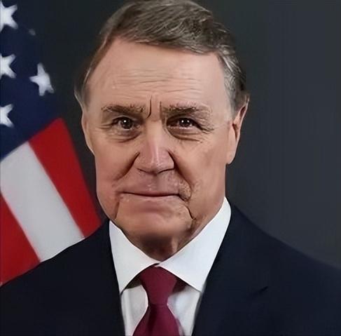 美国驻华大使最近的一句话，直接把中美关系那层窗户纸捅破了。他明明白白地说，特朗普