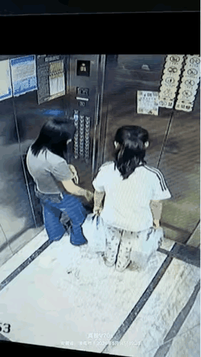 电梯每层都停，下楼却空无一人，邻居气炸查监控，看到画面彻底无语安徽某小区。