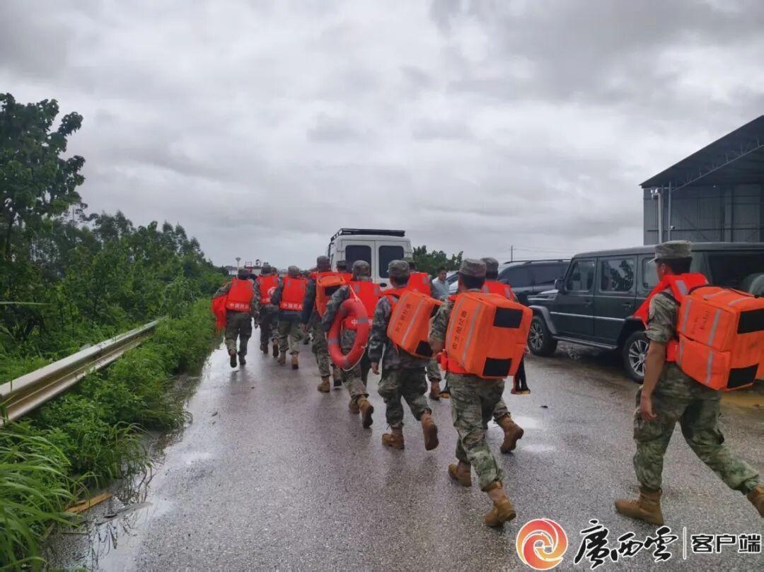 洪水无情人有情！向奋战广西横州抗洪一线全体子弟兵致以最高敬意连日暴雨突袭广