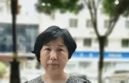 二八热搜出个小黑豆！他究竟是谁？这个小黑豆确实有点意思。总在善良夫妇