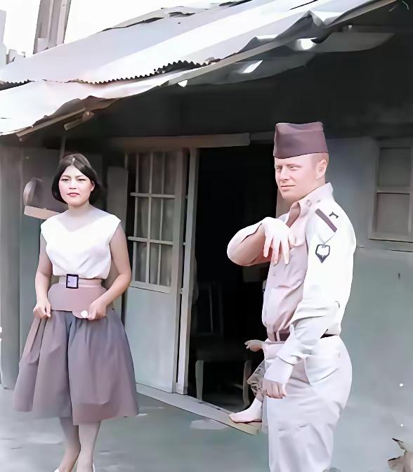 1952年，朝鲜有个当地大婶刚送走一个美国兵，攥着几张皱巴巴的美元，头都不敢抬。